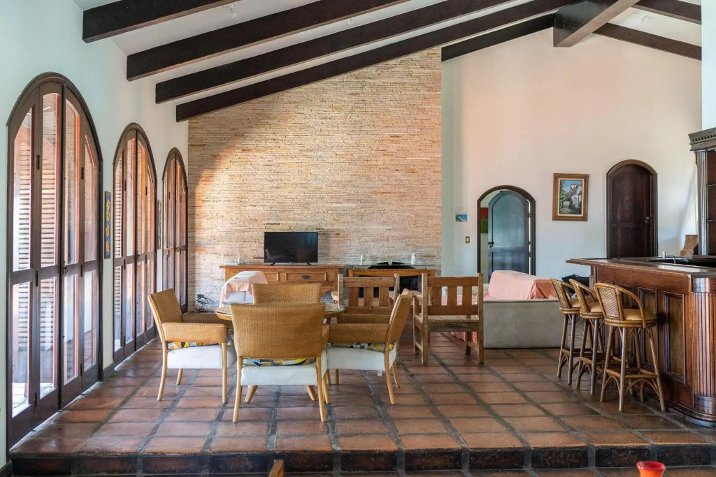 Casa luxuosa com 9 quartos e vista pro mar em Ubatuba, até 25 pessoas
