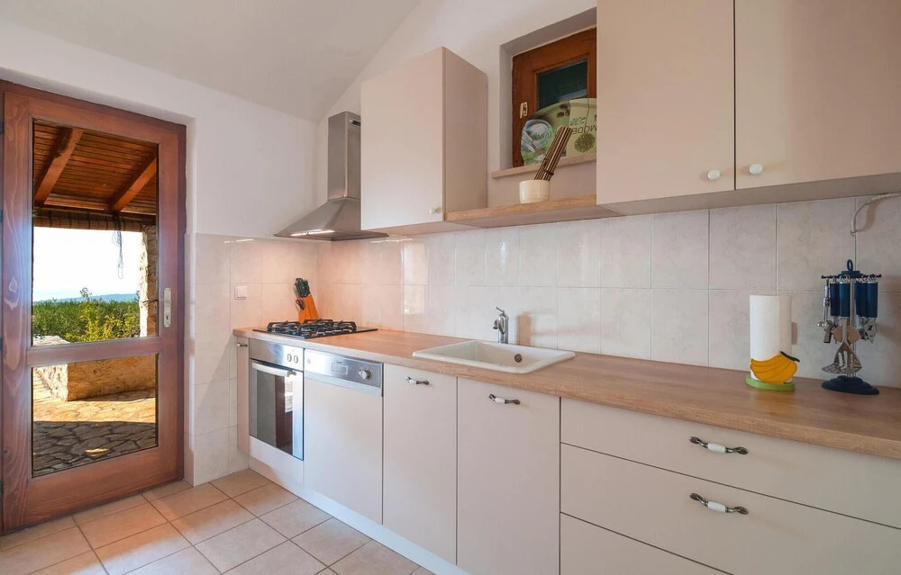 Amazing Home in Sutivan With 2 Bedrooms, Wifi and Private Swimming Pool