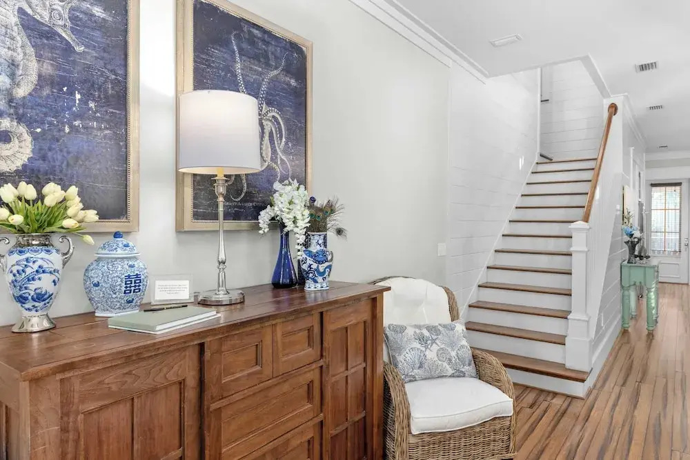 Seagrove Gardens Mins to the Beach, Santa Rosa Retreat w/ A+ Design