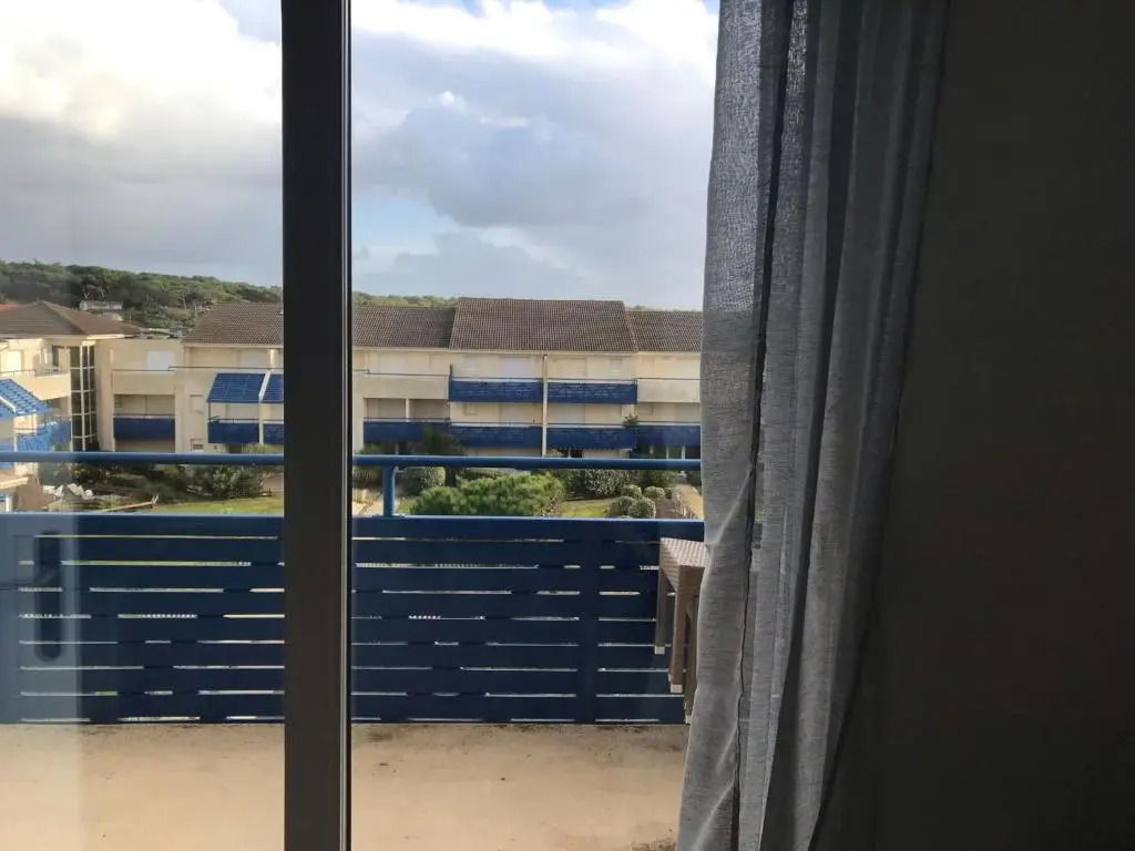 Joli T2 bord de mer parking piscine
