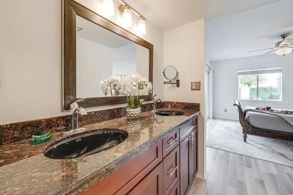 Furnished Patio, Pool Access! Scottsdale Retreat
