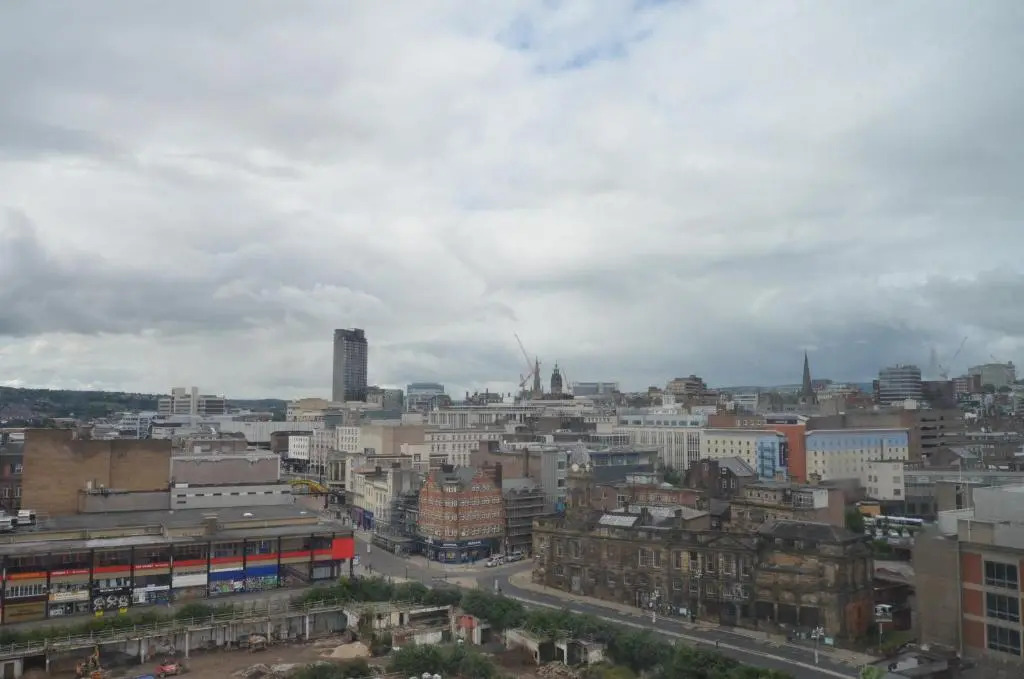 Sleeps up to 6, single beds available with perfect city centre location for work or leisure, Amazing city views!