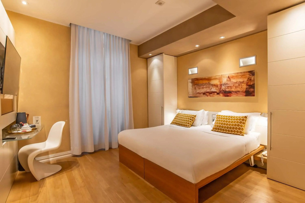 Hotel White