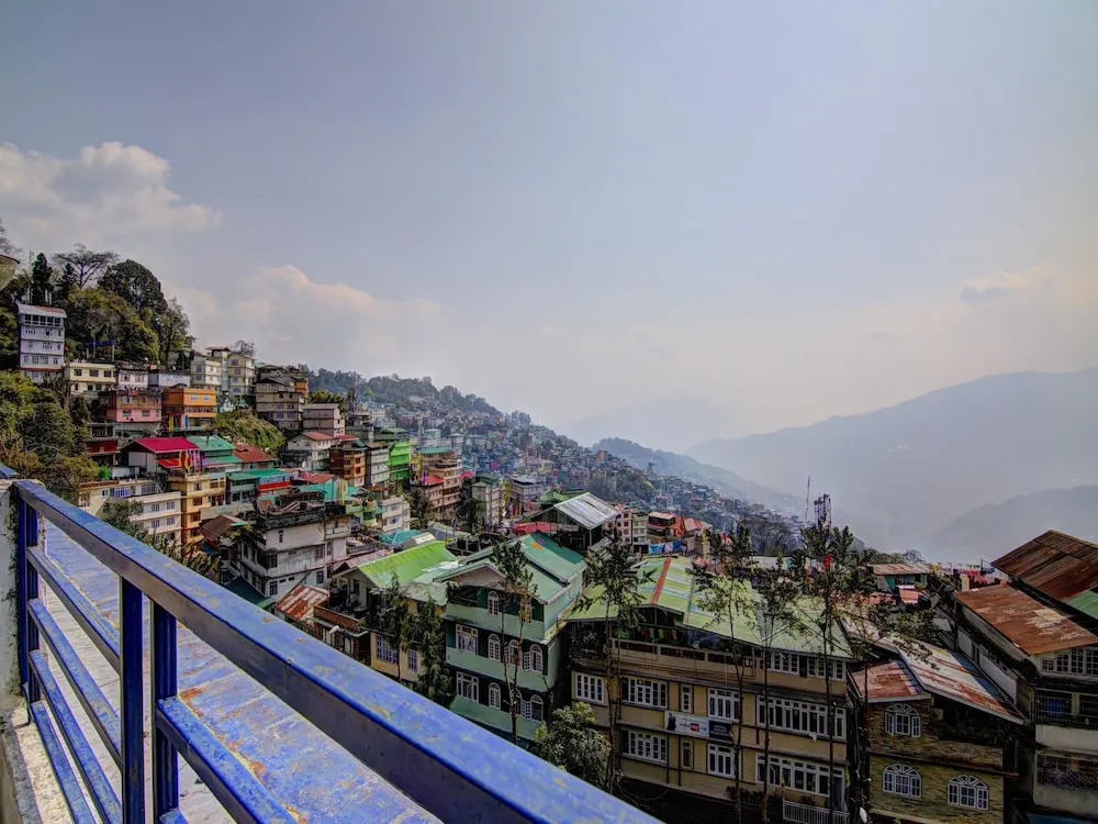 OYO 12862 Hotel Lamaz Residency
