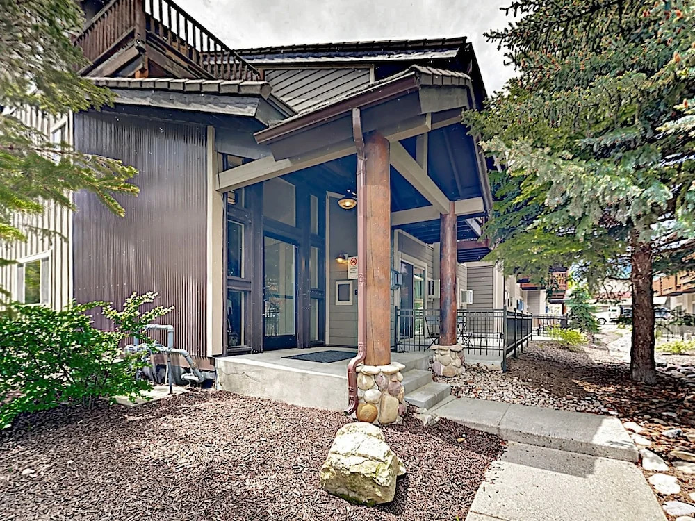 Choice Ski Haven W/ Pool & Hot Tub: Mins To Slopes 1 Bedroom Condo