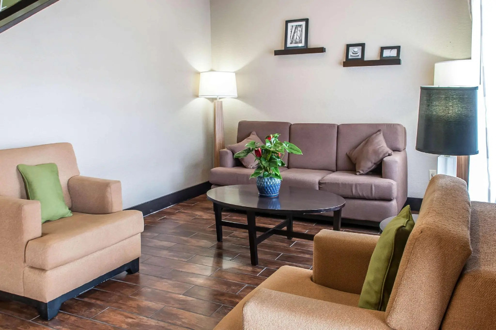 Отель Garner Albuquerque Airport by IHG