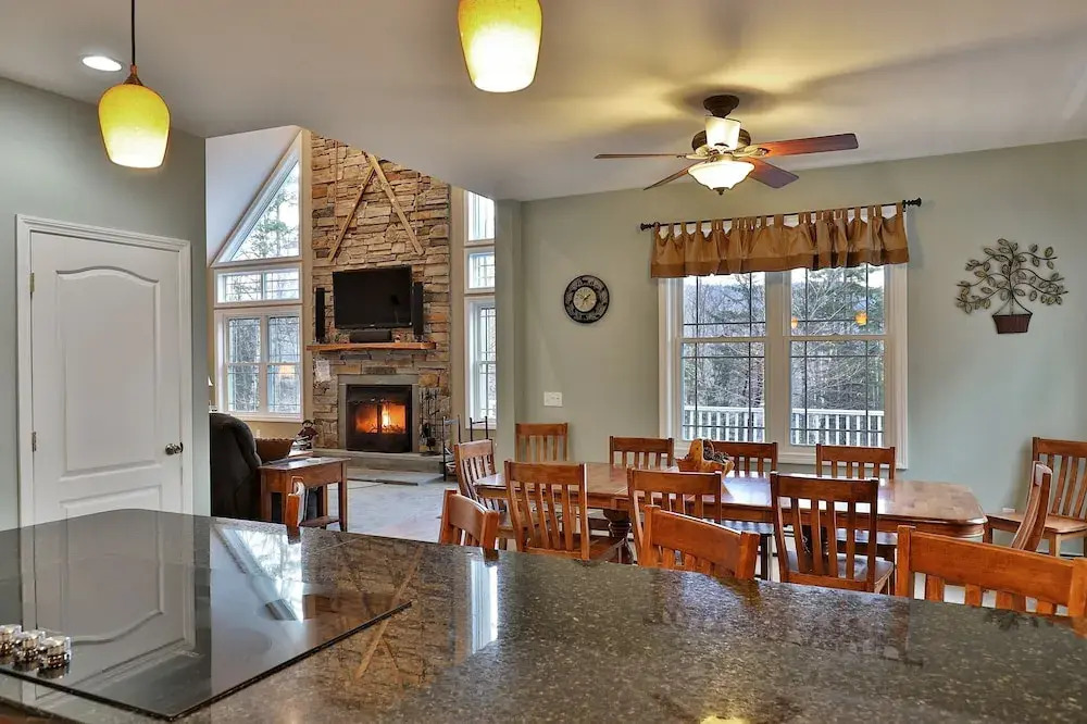 The Queens Croft V2 - Luxury Killington Ski Home. Newer. Better. Ski-ier. 3 Bedroom Home