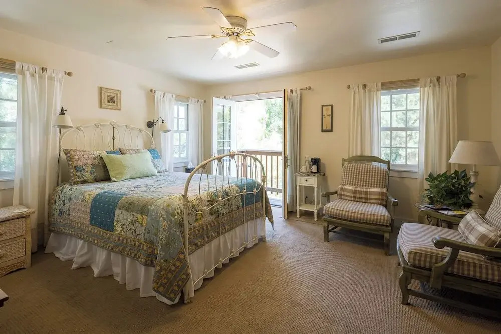Sunflower Hill Inn