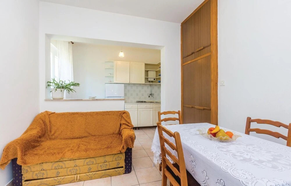 Awesome Home in Rab With Wifi and 2 Bedrooms