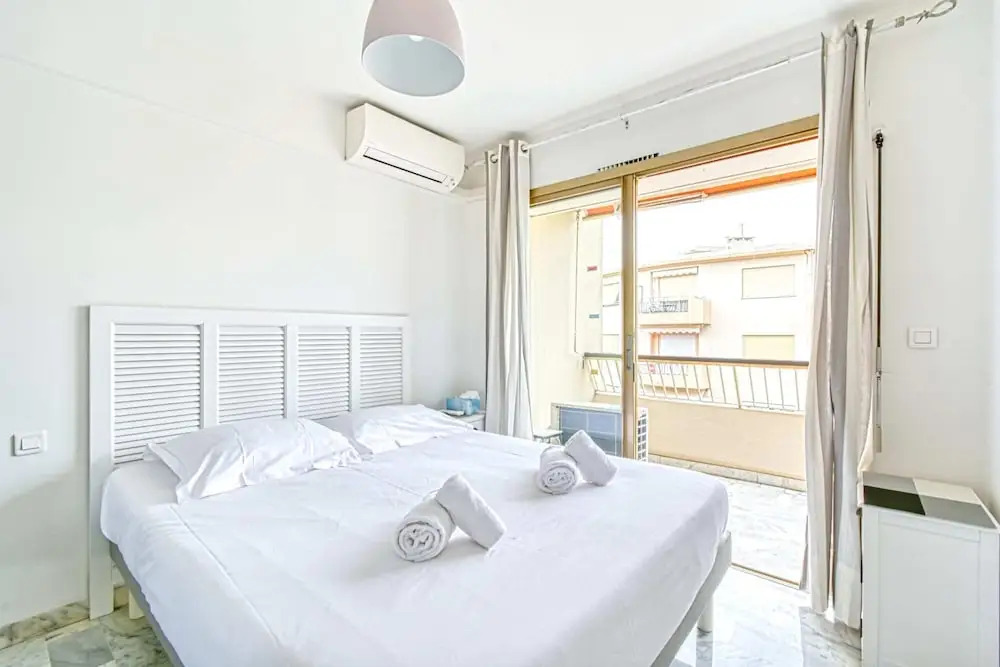 Bright Apartment near Croisette with terrace and parking by GuestReady
