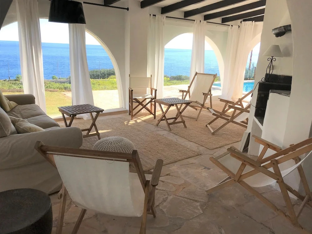 Villa en Cala Serena en primera linea de mar