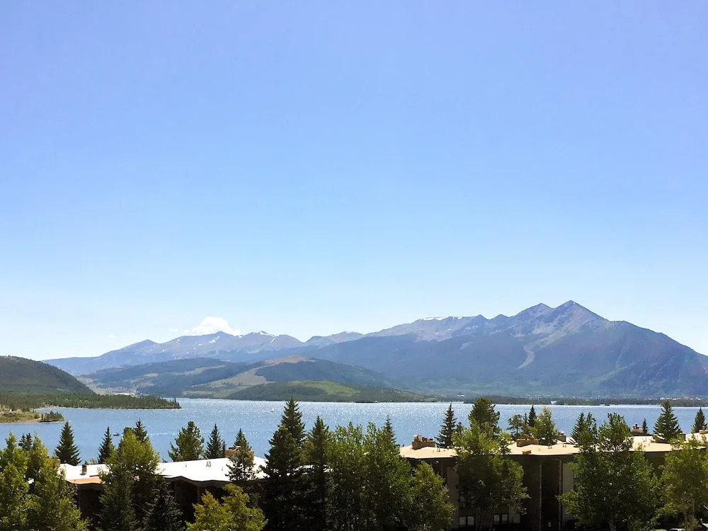 New Listing! Beautiful New Mountain-view 3 Bedroom Condo