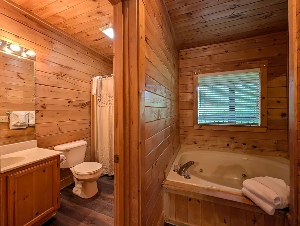 ER75 - Palmetto Place - Great location! close to all the action! cabin