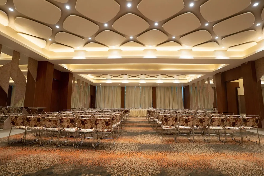 HOTEL MAKHAN VIHAR