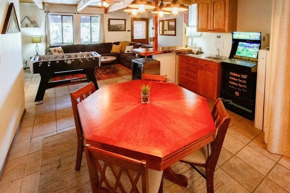 40289 Lakeview Home 4 Bedrooms 2 Bathrooms Home
