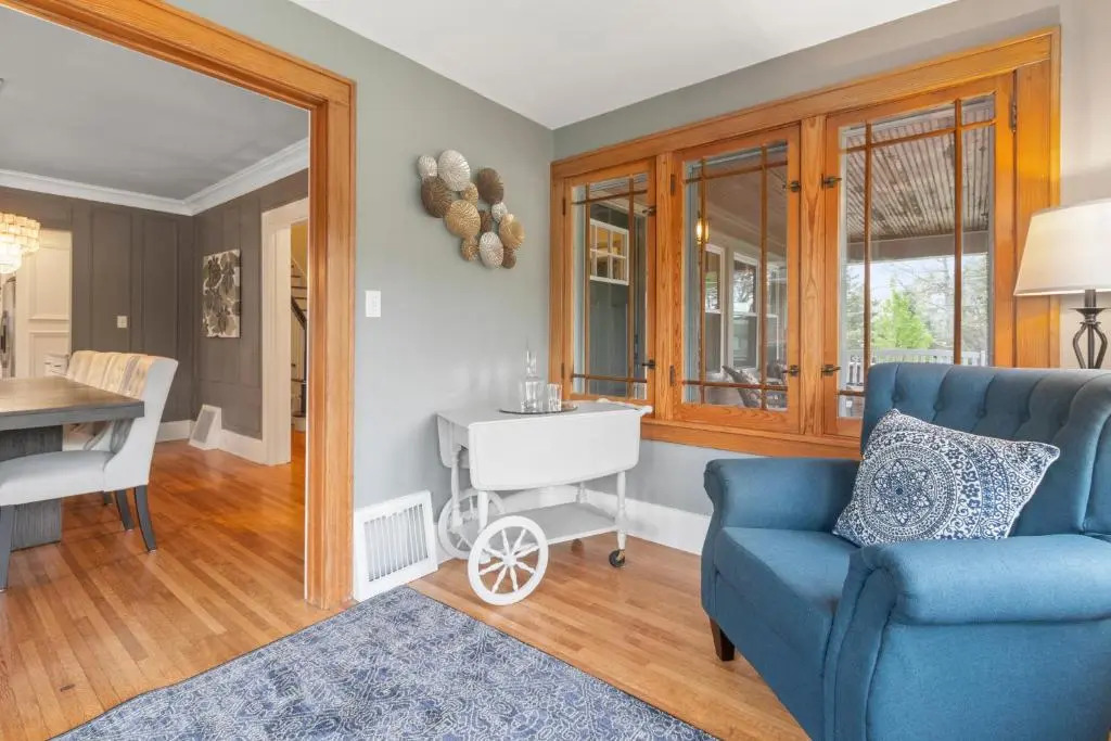 Gorgeous Downtown Bungalow, Walk Everywhere!!!