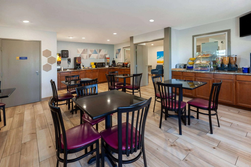 Days Inn by Wyndham Racine/Sturtevant