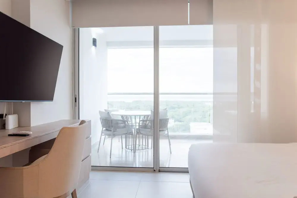 w Comfortable Loft w Balcony in Crespo