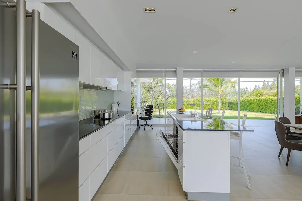 Luxury Modern 4 BR Pool Villa - PH111