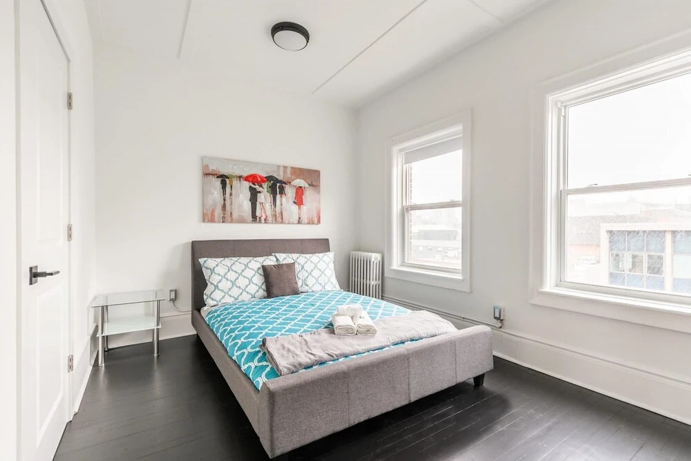 Cozy 2-storey 2BR Apt - Near Parks and King St