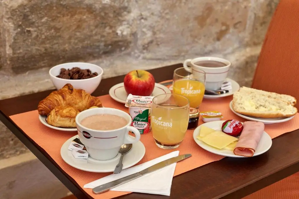 Austins Arts Et Metiers Hotel