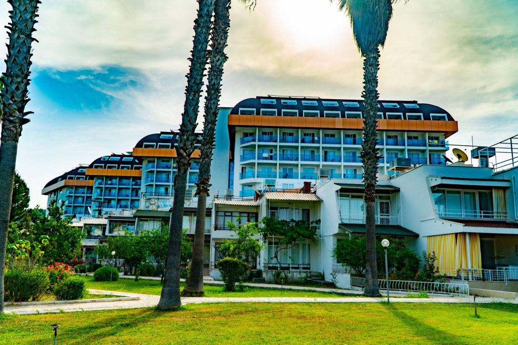 Throne Beach Resort & Spa - Ultra All Inclusive