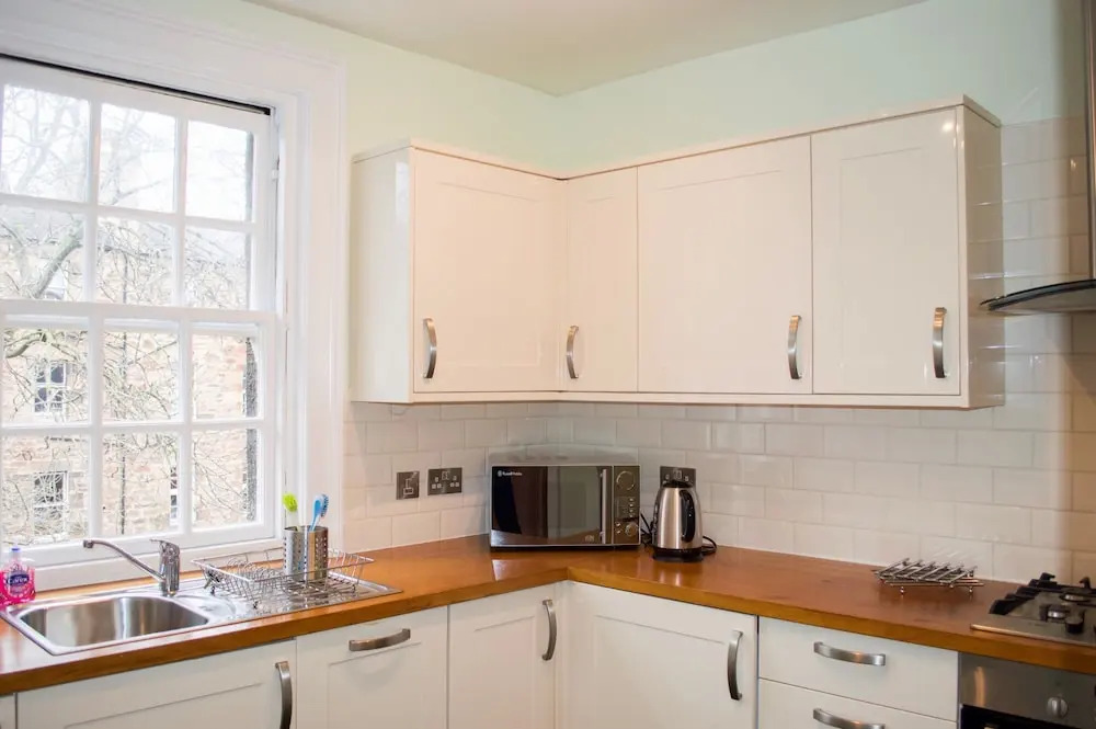 Bright 1 Bedroom Meadows Home