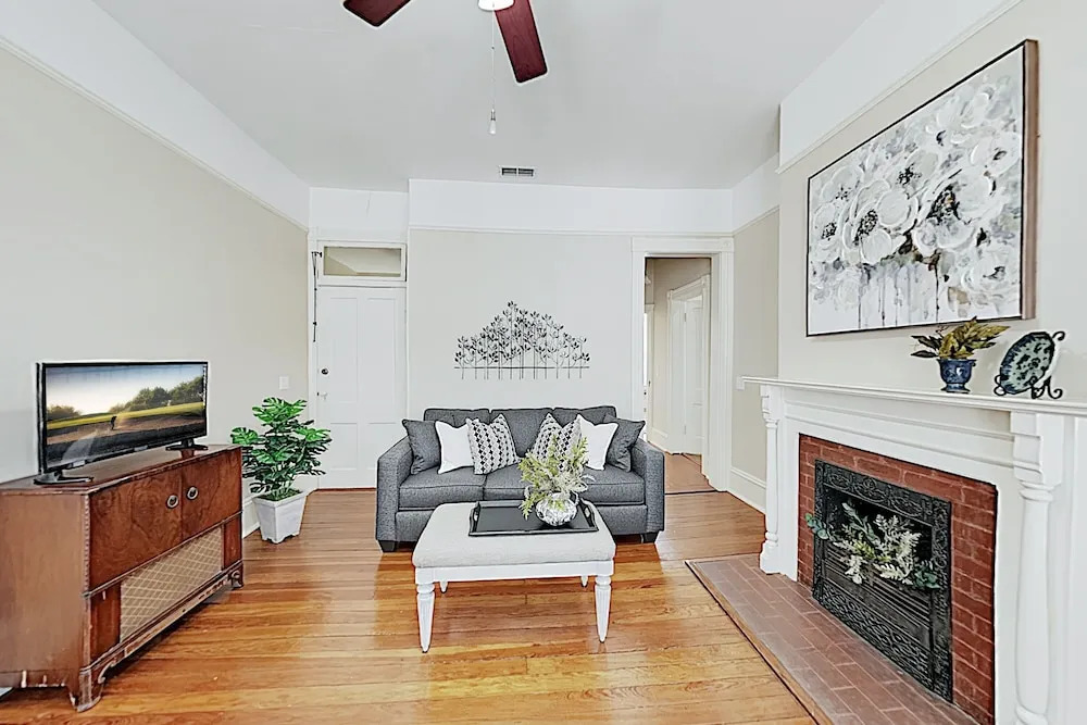 New Listing! Historic Gem, Walk Everywhere 1 Bedroom Apts