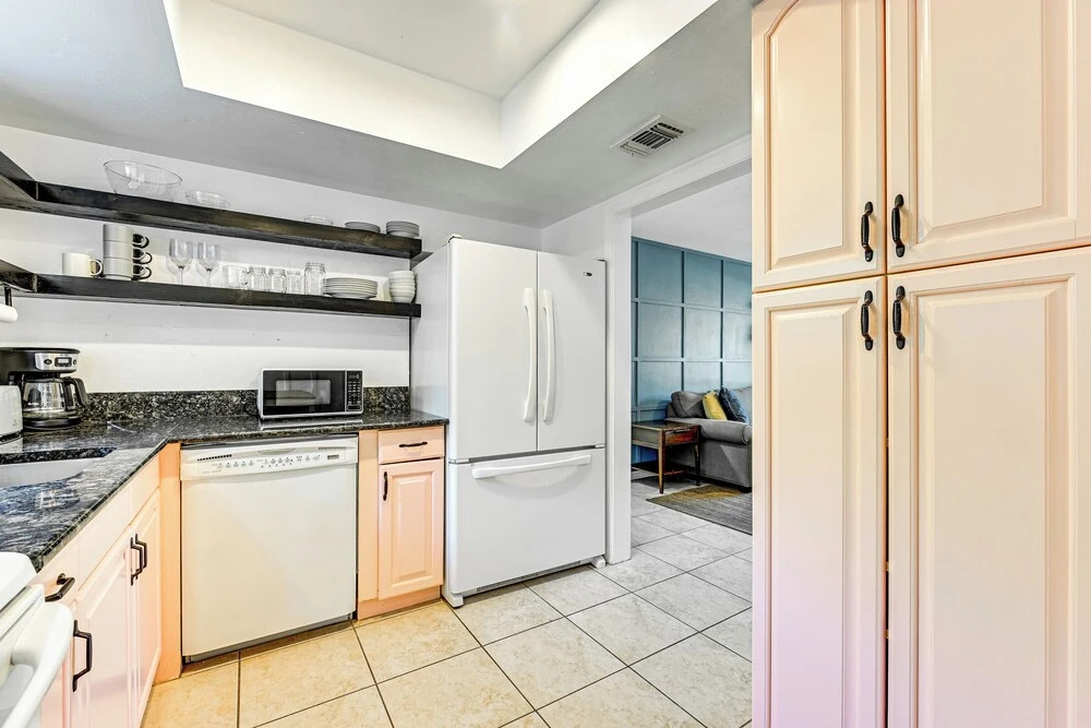 Sarasota Home w/ Patio & Gas Grill: 2 Mi to Beach!