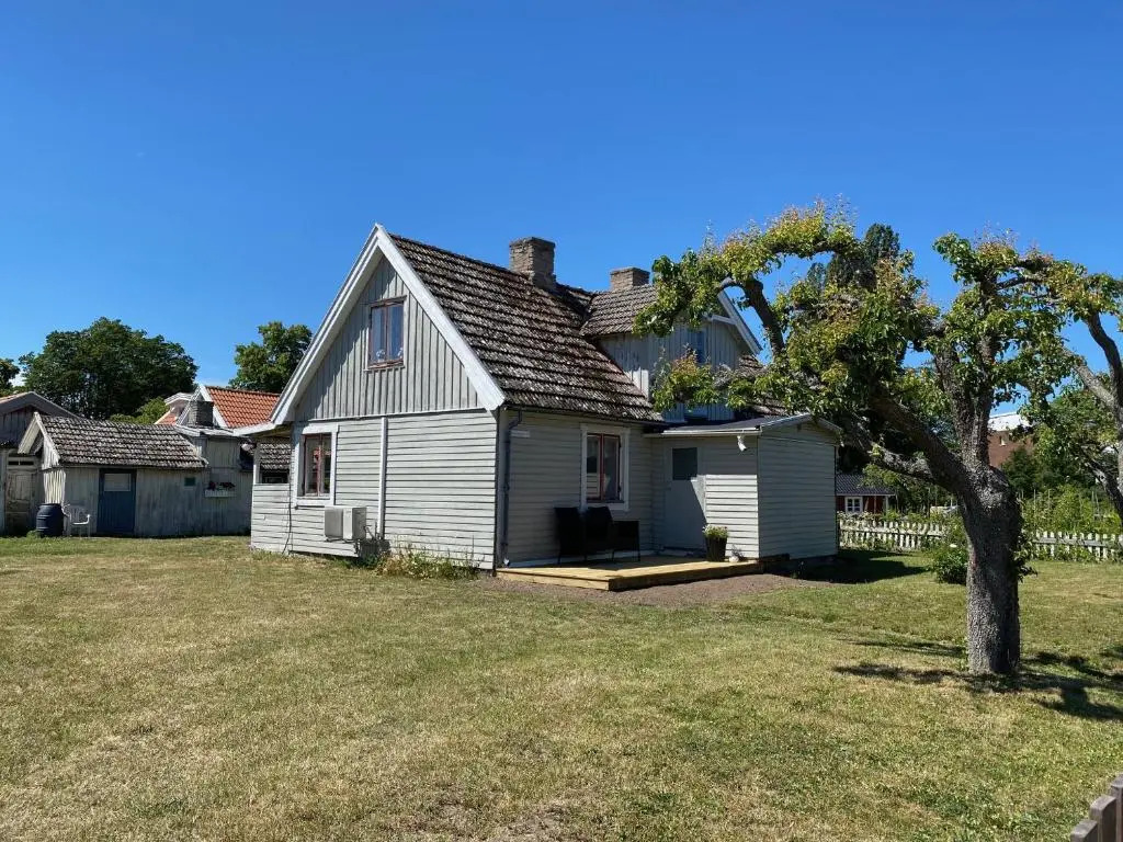 Villa Violen belägen i centrala Borgholm, Öland nära badplats.
