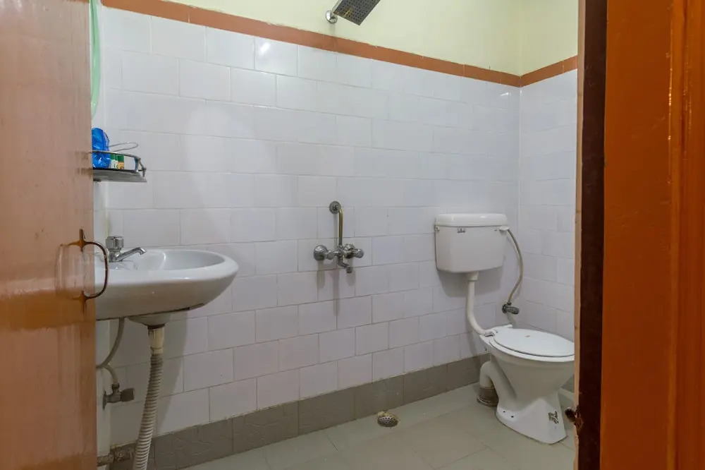 OYO 5332 Hotel Parnil Palace 1