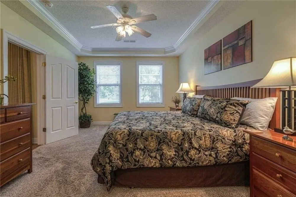 Greenbriar 314 2 Br condo by RedAwning