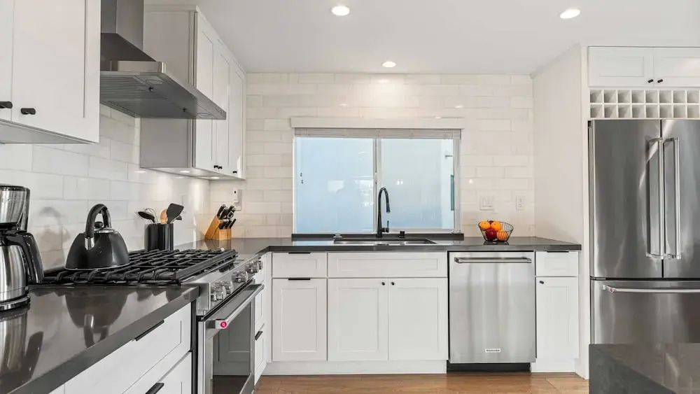 Steps to the Beach, Modern 3bdr w/ Patio 257 Trailhead Trestles 1 by Avantstay