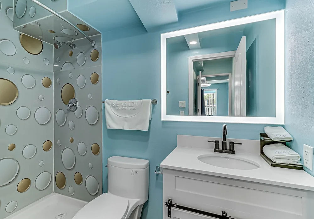 Seaside Boutique Hotel, Waves At Your Doorstep