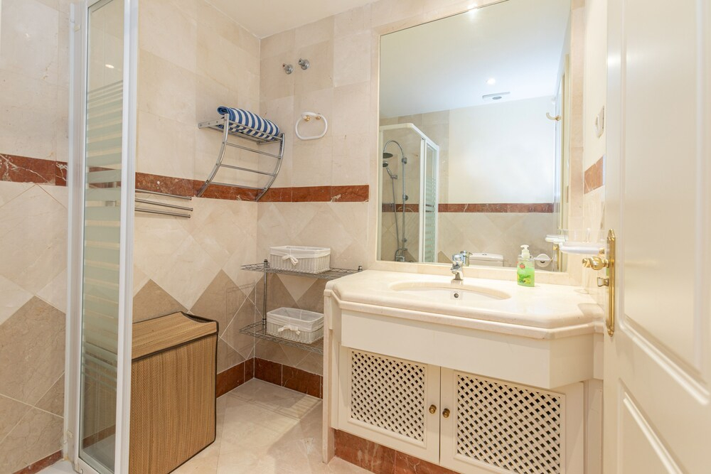 Elviria Luxury Beach Side Sleep 6
