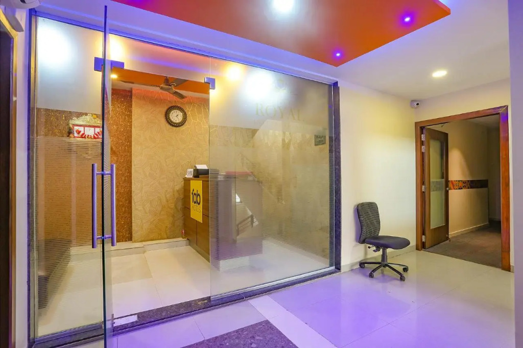 FabHotel Royal International - Nr Mumbai International Airport