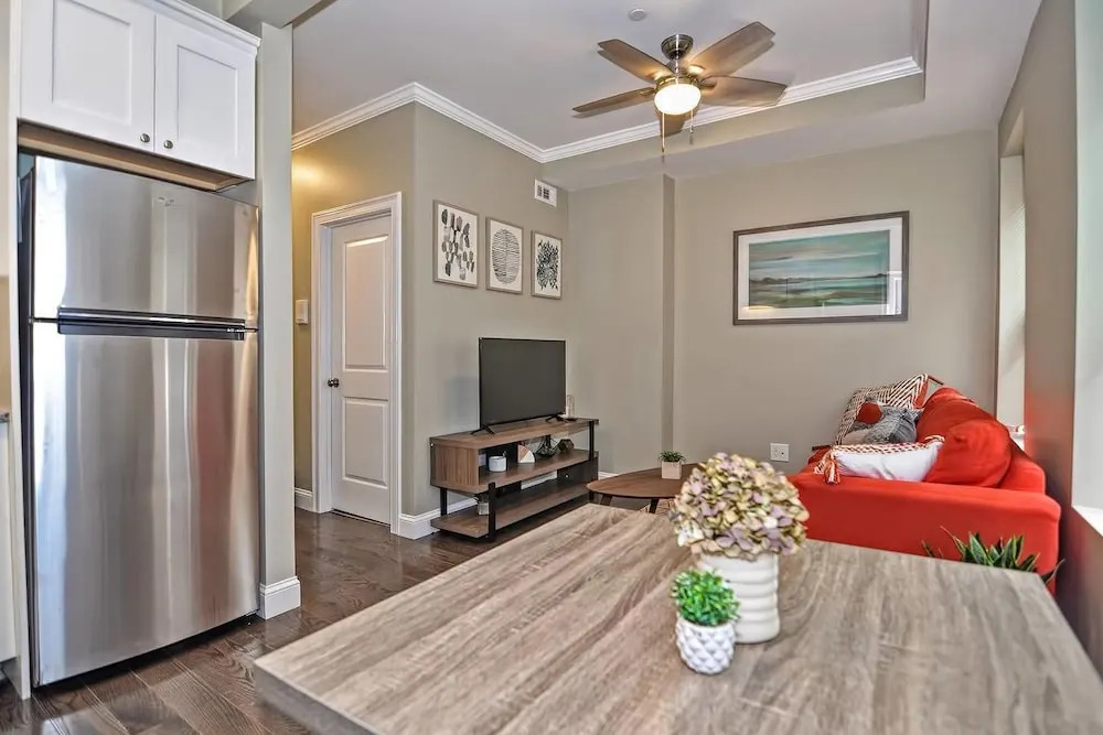 2br/1ba Near Paul Revere House by Domio