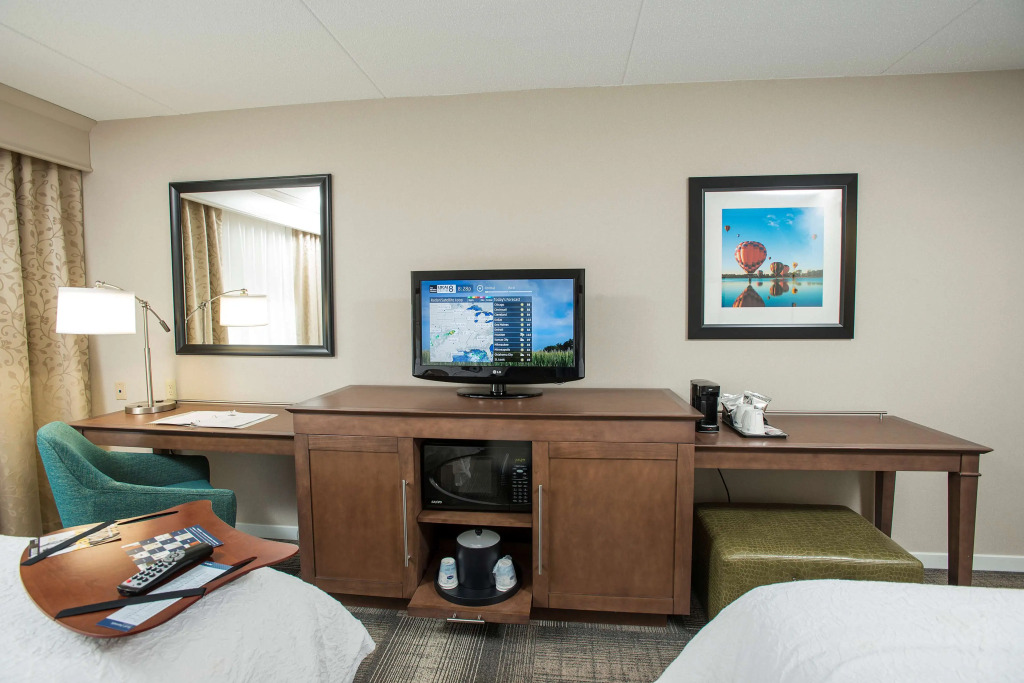 Hampton Inn & Suites Cincinnati-Union Centre