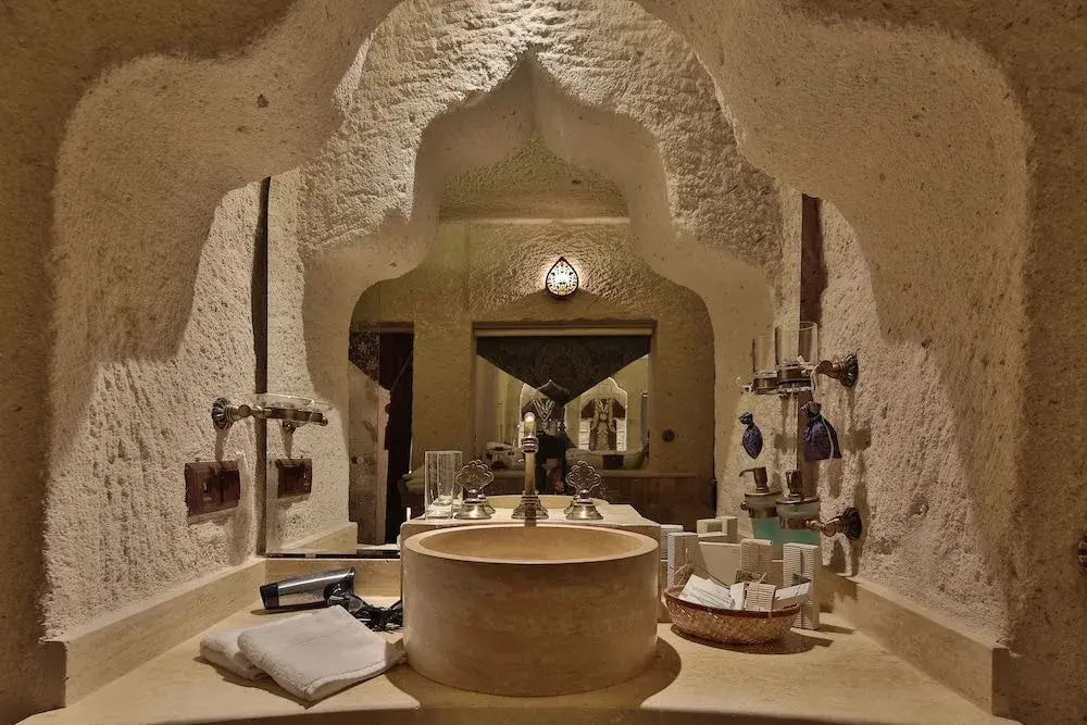 Romance Cave Suites