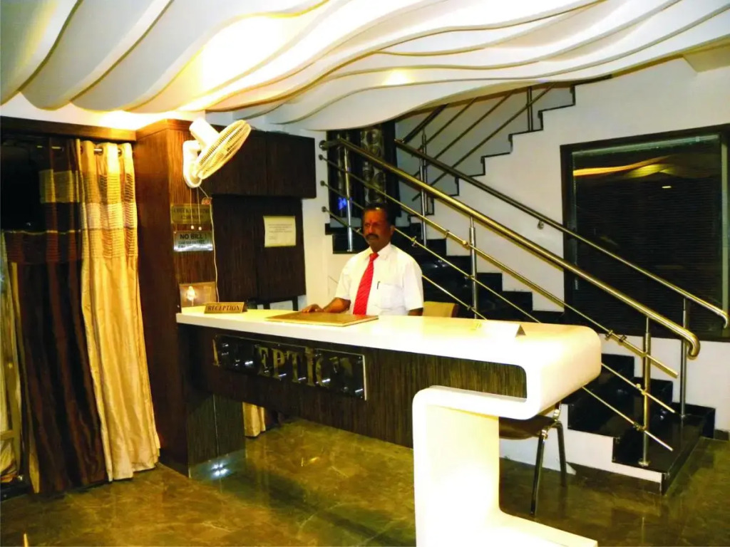 Hotel Shradha Saburi Palace