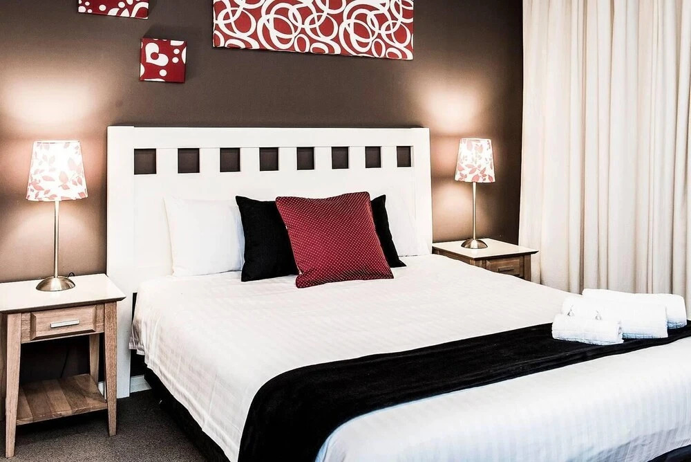 Two bedroom Apt next to Perth CBD with Parking.