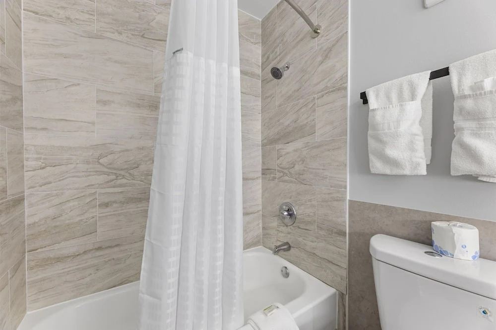 Days Inn & Suites by Wyndham Texas City - Galveston Area