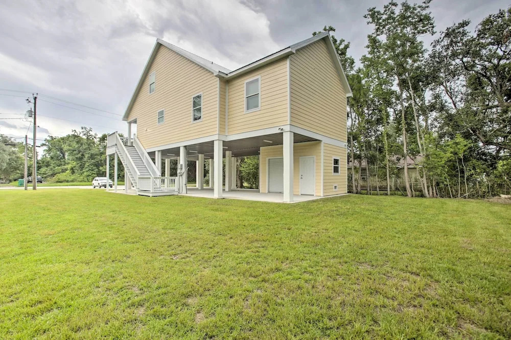 Modern Waveland Home w/ Deck, Walk to Beach!