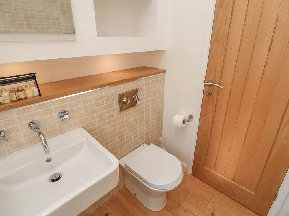 2 Miller's Island, Looe