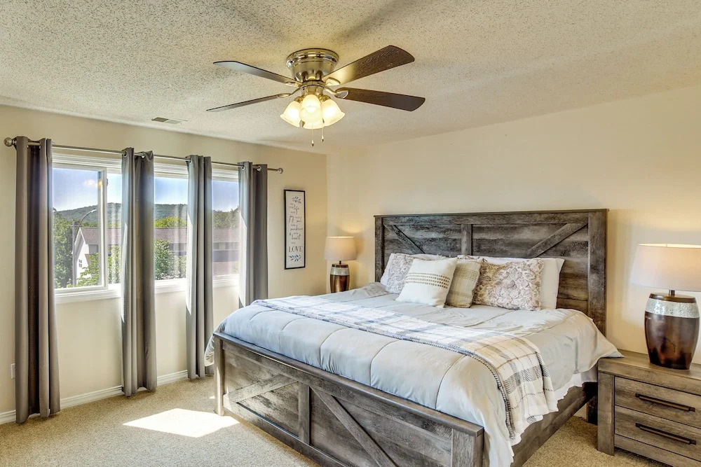 Golf, Pools & Near The Strip! Pointe Royale Condo