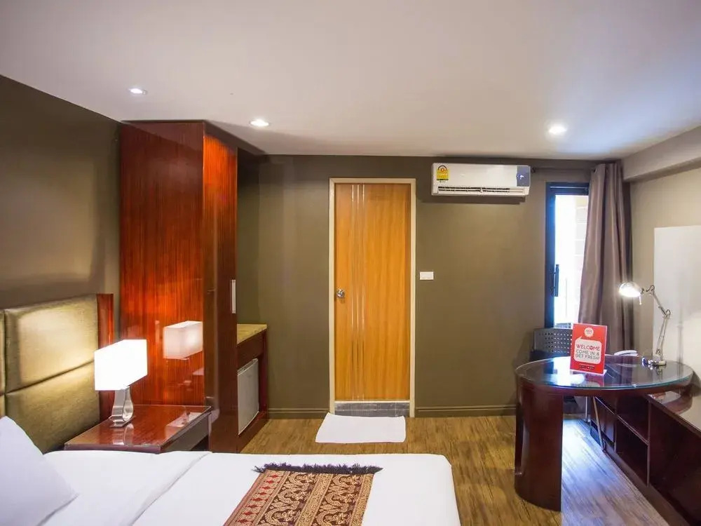 Ratchada Point Hotel