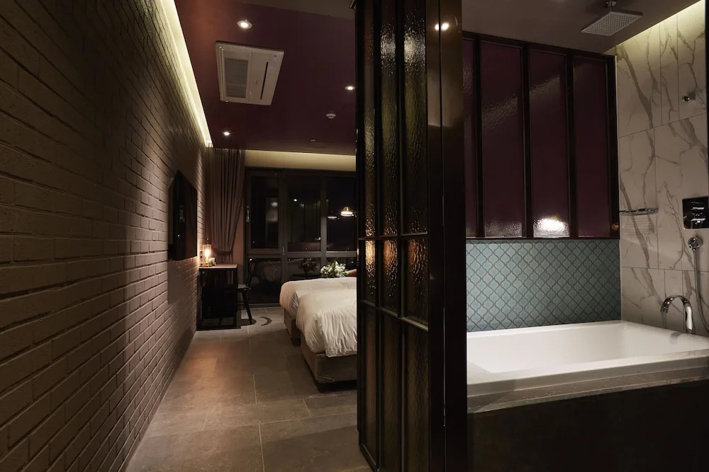 Nine Brick Hotel