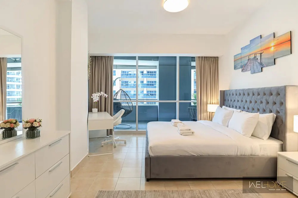 WelHome - Mesmerizing 1BR Apartment in Damac Waves A