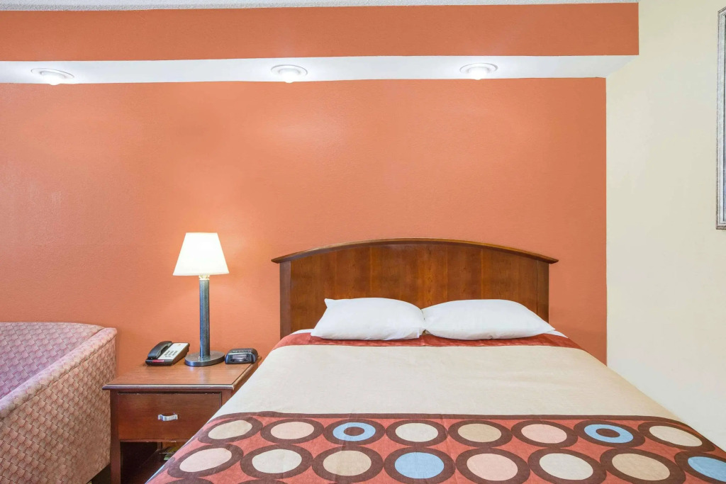 Coastal Inn & Suites
