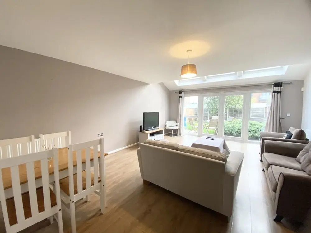 Thepropertyfocus - Spacious Modern House